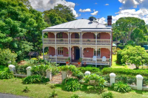 Currawong House Maleny - Georgian Style Manor, Maleny